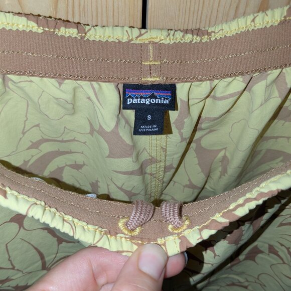Patagonia Baggies Shorts Womens Small Yellow Tropical Floral 4.5" Active Water - Picture 6 of 7